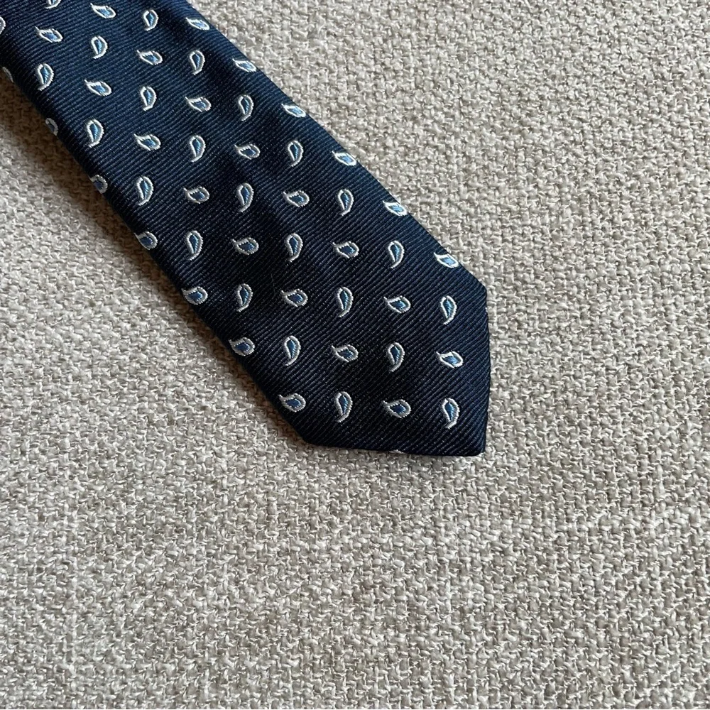 Brooks Brothers 346 Neck Tie Navy Blue Pure Silk USA Stain Resistant Paisley